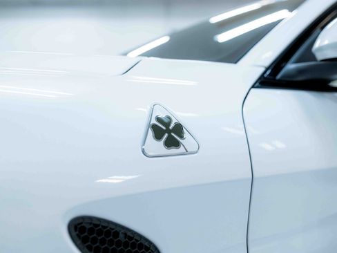 Used 2017 Alfa Romeo Giulia Quadrifoglio image 12