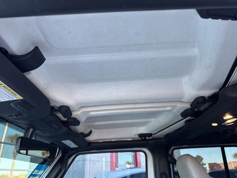 Used 2021 Jeep Gladiator Overland image 14