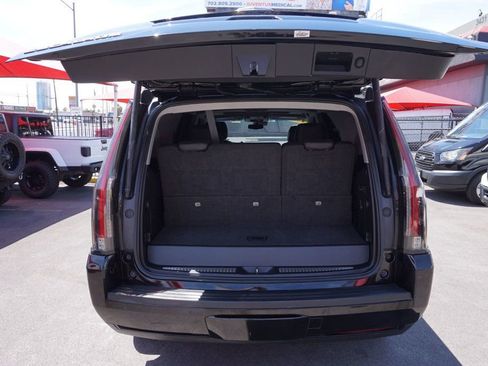 Used 2020 Cadillac Escalade Luxury RWD image 8