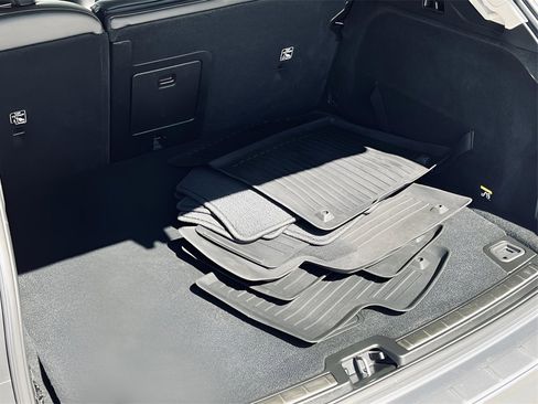 Used 2019 Volvo XC60 T5 Momentum w/ Multimedia Package image 20