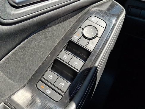 Used 2025 Nissan Rogue SV FWD image 29