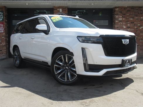 Used 2024 Cadillac Escalade Sport Platinum w/ LPO, Floor Liner Package image 2
