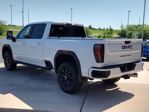 Used 2025 GMC Sierra 2500 AT4 w/ AT4 Premium Plus Package AWD/4WD image 6