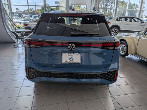 New 2026 Volkswagen Tiguan SE R-Line FWD image 4