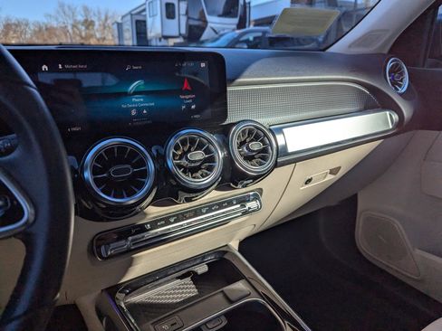 Used 2022 Mercedes-Benz EQB 300 4MATIC image 20