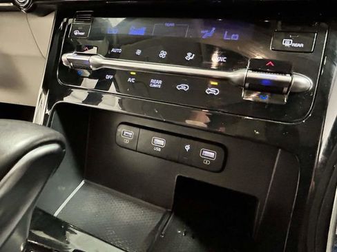Used 2024 Kia Carnival EX FWD image 20