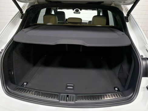 Certified 2026 Porsche Macan AWD/4WD image 13