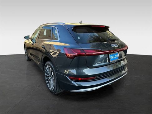 Used 2019 Audi e-tron Prestige w/ Prestige Package image 4
