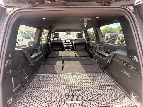 Used 2024 Jeep Wagoneer Series II w/ Flexible Seating Group RWD image 34