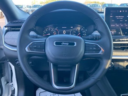 Used 2024 Jeep Compass Latitude image 16