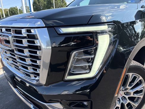 Used 2025 GMC Yukon XL Denali w/ Denali Reserve Package AWD/4WD image 6