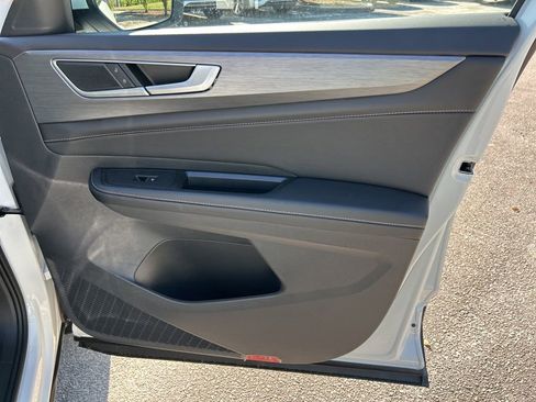 New 2026 Volkswagen Atlas Cross Sport SE image 43