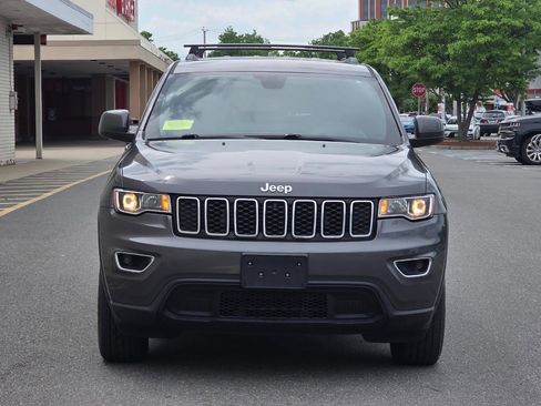 Used 2018 Jeep Grand Cherokee Laredo AWD/4WD image 2