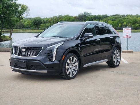 Certified 2023 Cadillac XT4 Premium Luxury w/ Enhanced Visibility Package FWD image 2
