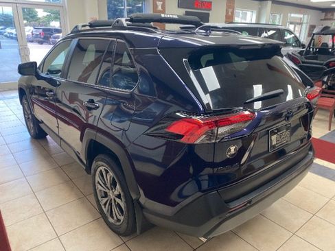 Used 2022 Toyota RAV4 XLE Premium AWD/4WD image 3