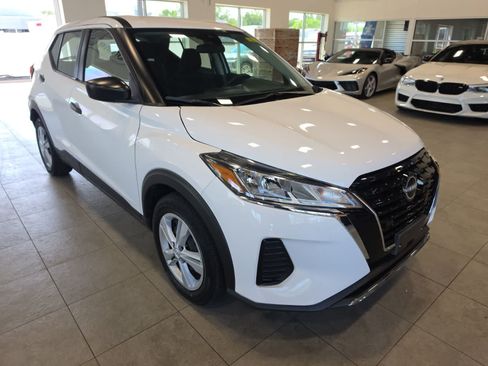 Used 2022 Nissan Kicks S FWD image 5