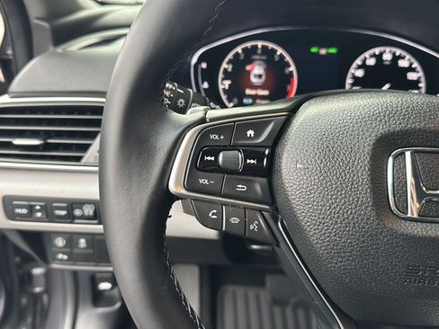 Used 2018 Honda Accord Touring image 18