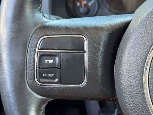 Used 2017 Jeep Patriot Latitude AWD/4WD image 17
