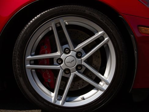 Used 2007 Chevrolet Corvette Z06 w/ Preferred Equipment Group RWD image 26