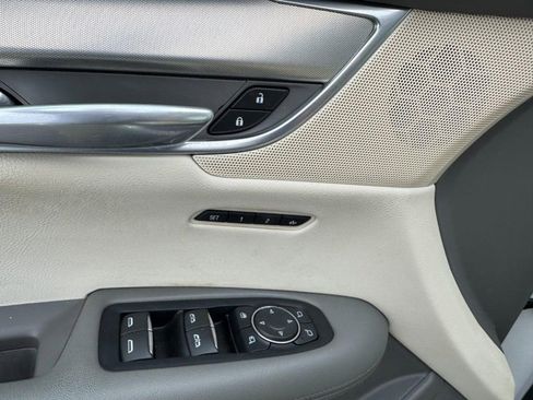 Used 2018 Cadillac XT5 Premium Luxury image 16