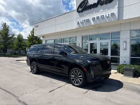 Used 2021 Cadillac Escalade ESV Sport Platinum AWD/4WD image 1