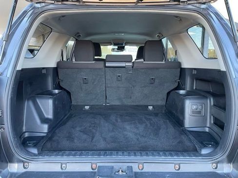 Used 2020 Toyota 4Runner SR5 AWD/4WD image 32