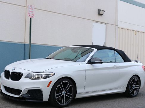 Used 2018 BMW M240i M240i 2dr Convertible image 3