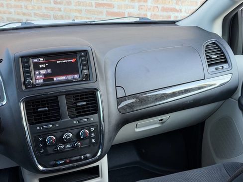 Used 2019 Dodge Grand Caravan SE image 35