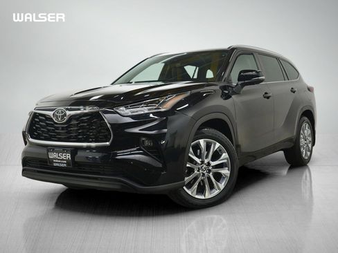 Used 2024 Toyota Highlander Limited AWD/4WD image 1