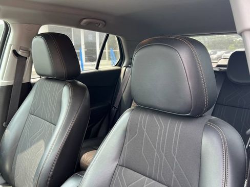 Used 2018 Chevrolet Trax LT w/ LT Convenience Package FWD image 12