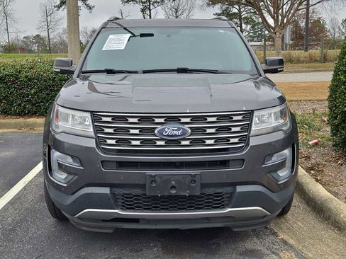 Used 2017 Ford Explorer XLT w/ Equipment Group 202A image 3