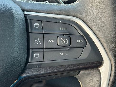 Used 2023 Jeep Grand Cherokee L Laredo AWD/4WD image 23
