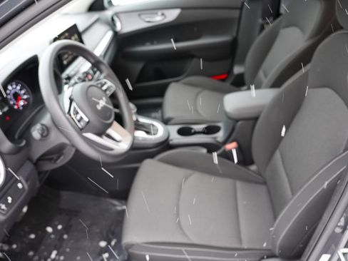 Certified 2022 Kia Forte LXS w/ LXS Technology Package image 16