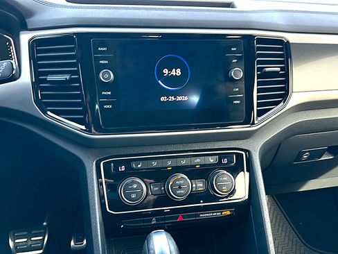 Used 2020 Volkswagen Atlas Cross Sport SEL R-Line image 31