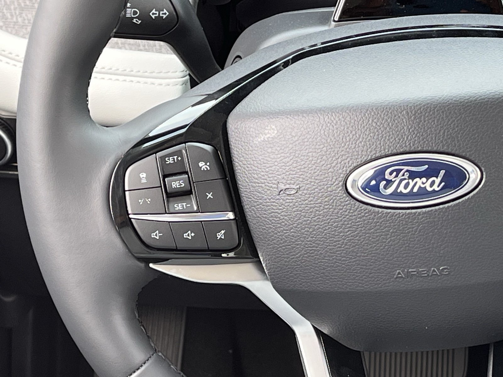 New 2026 Ford Explorer Platinum w/ LUX Leather Package AWD/4WD image 12