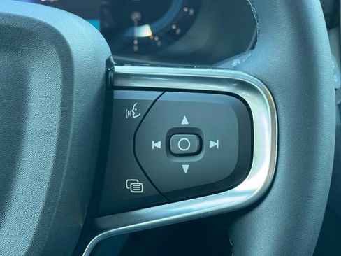 New 2025 Volvo XC40 B5 Core image 13