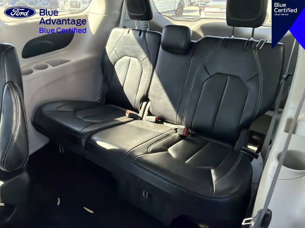 Used 2023 Chrysler Pacifica Touring-L FWD image 13