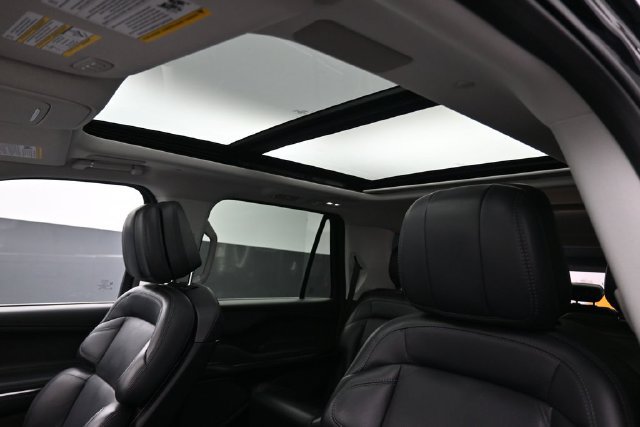 Certified 2025 Lincoln Navigator Reserve AWD/4WD image 19