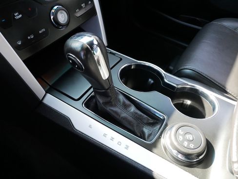 Used 2014 Ford Explorer XLT w/ Equipment Group 202A image 24