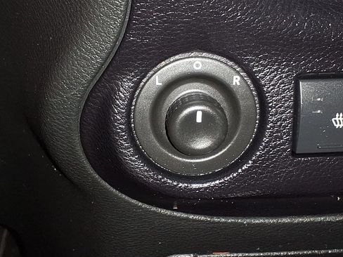 Used 2016 Jeep Wrangler Unlimited Sahara AWD/4WD image 23