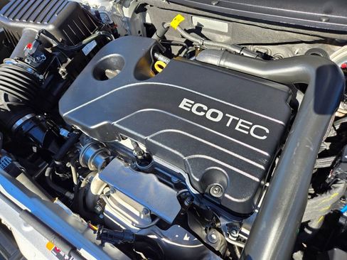 Used 2020 Chevrolet Equinox LS image 17