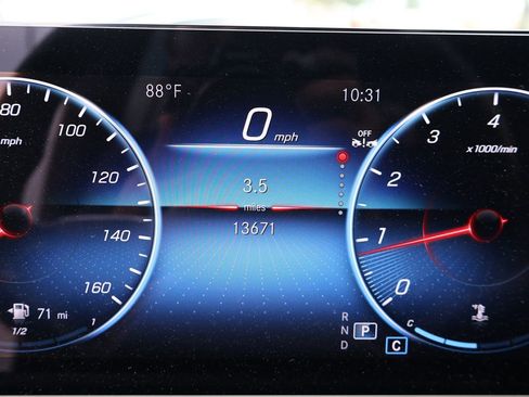 Used 2023 Mercedes-Benz GLB 250 image 40