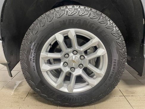 Used 2023 Chevrolet Silverado 1500 LT AWD/4WD image 7