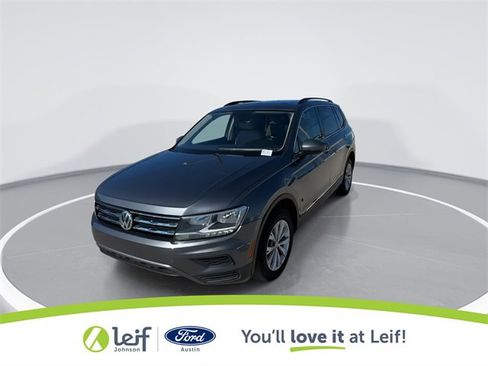Used 2018 Volkswagen Tiguan SE w/ Panoramic Sunroof Package image 4
