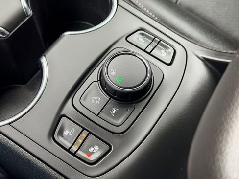 Certified 2024 GMC Terrain SLT w/ LPO, Floor Liner Package image 18