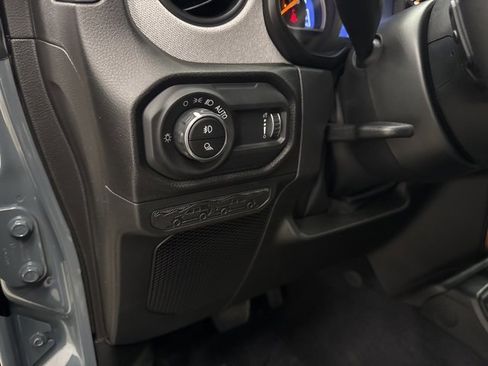 New 2025 Jeep Gladiator Sport image 11