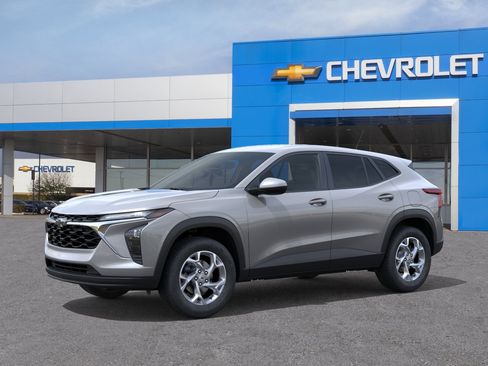New 2026 Chevrolet Trax LS w/ LS Convenience Package FWD image 2