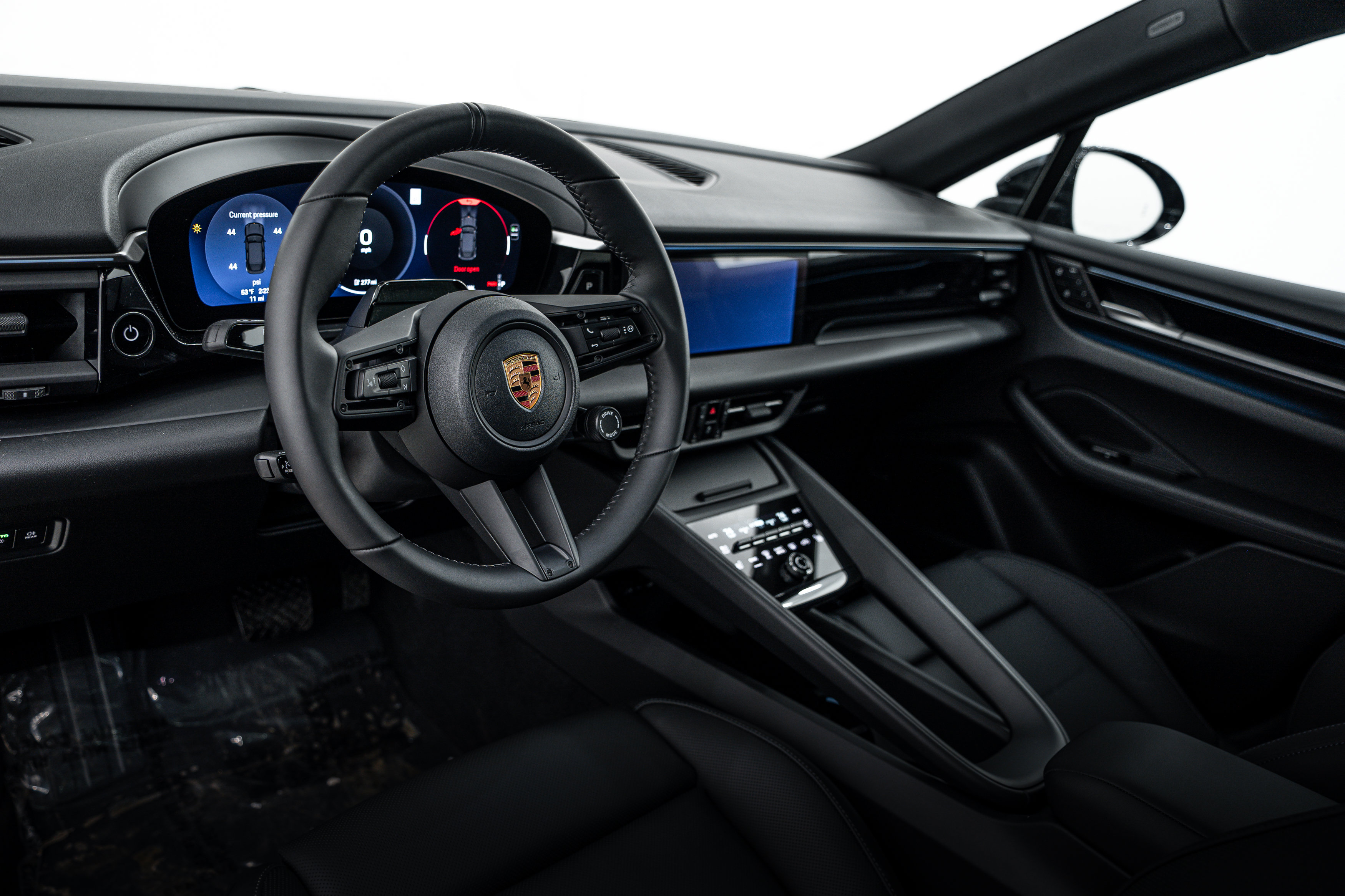 Certified 2026 Porsche Macan 4 Electric AWD/4WD image 4
