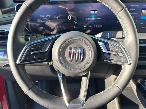 Used 2025 Buick Enclave Avenir image 17