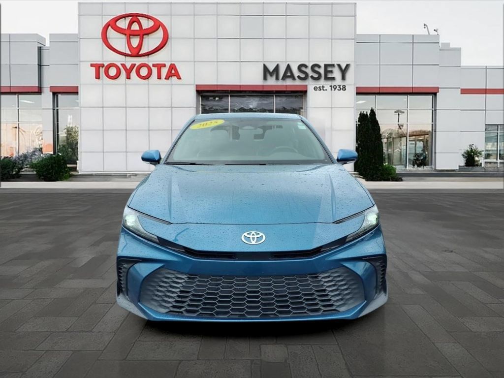 Used 2025 Toyota Camry SE FWD image 8